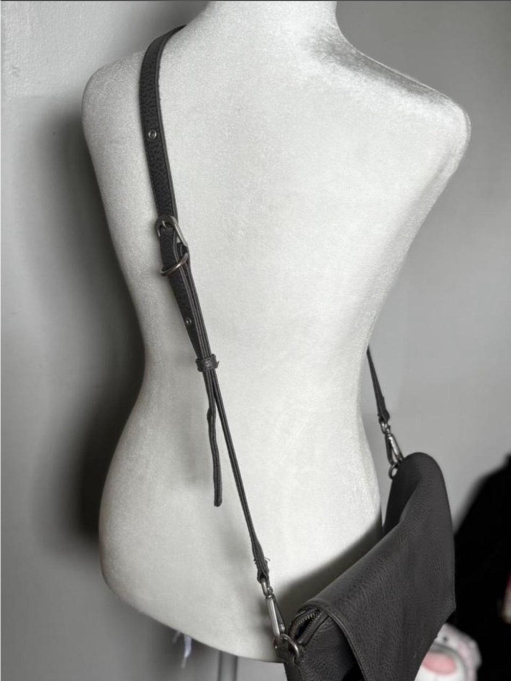 Matt & Nat Grey Crossbody Adjustable Leather Messenger Bag/Purse - Picture 4 of 8